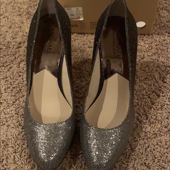 Authentic Michael Kors heels - Picture 3 of 4